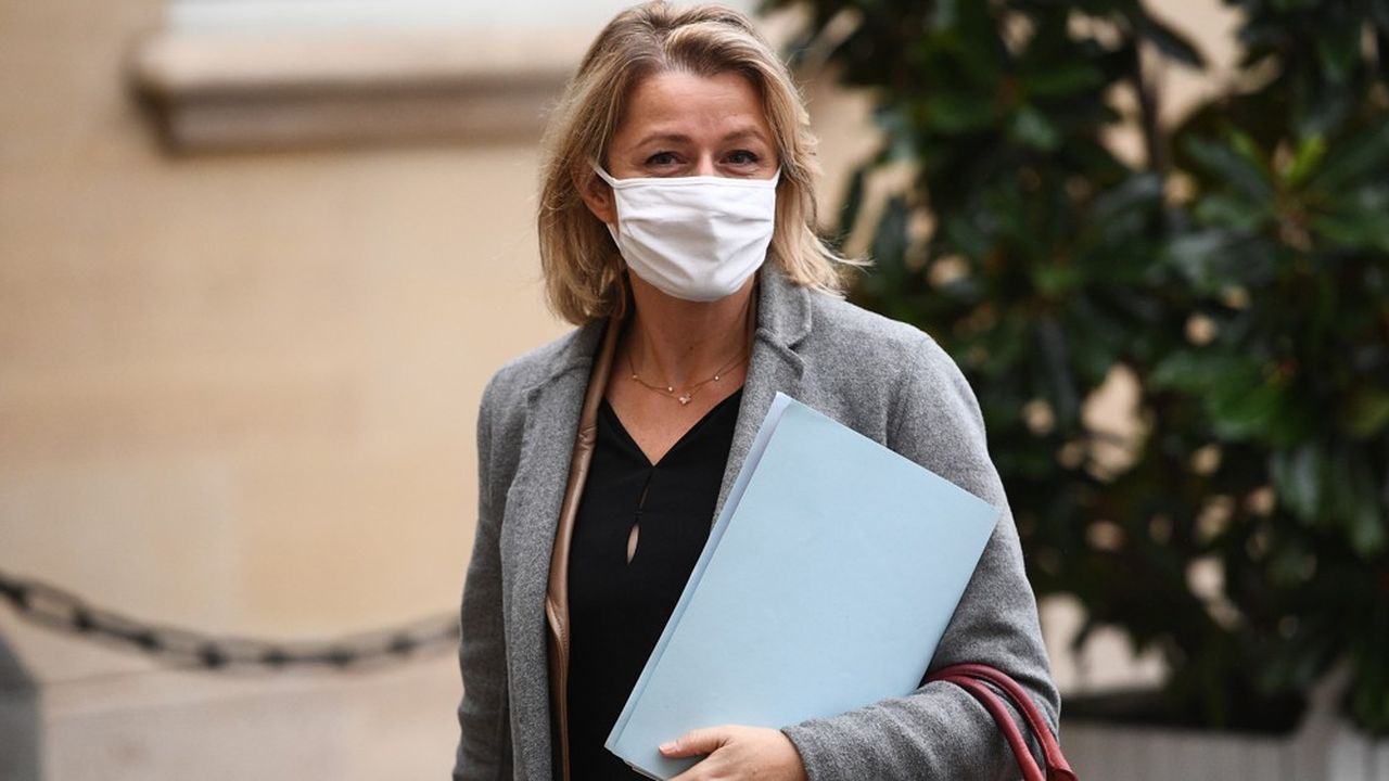 La ministre de la Transition écologique Barbara Pompili arrive à Matignon pour une rencontre avec des représentants de la Convention citoyenne pour le climat, fin septembre 2020.