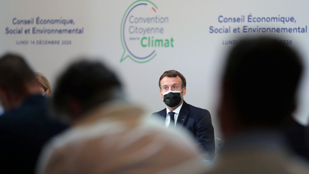 Emmanuel Macron a créé la surprise en annonçant lundi soir devant les membres de la Convention citoyenne pour le climat le recours au référendum pour modifier l'article 1 de la Constitution de 1958.