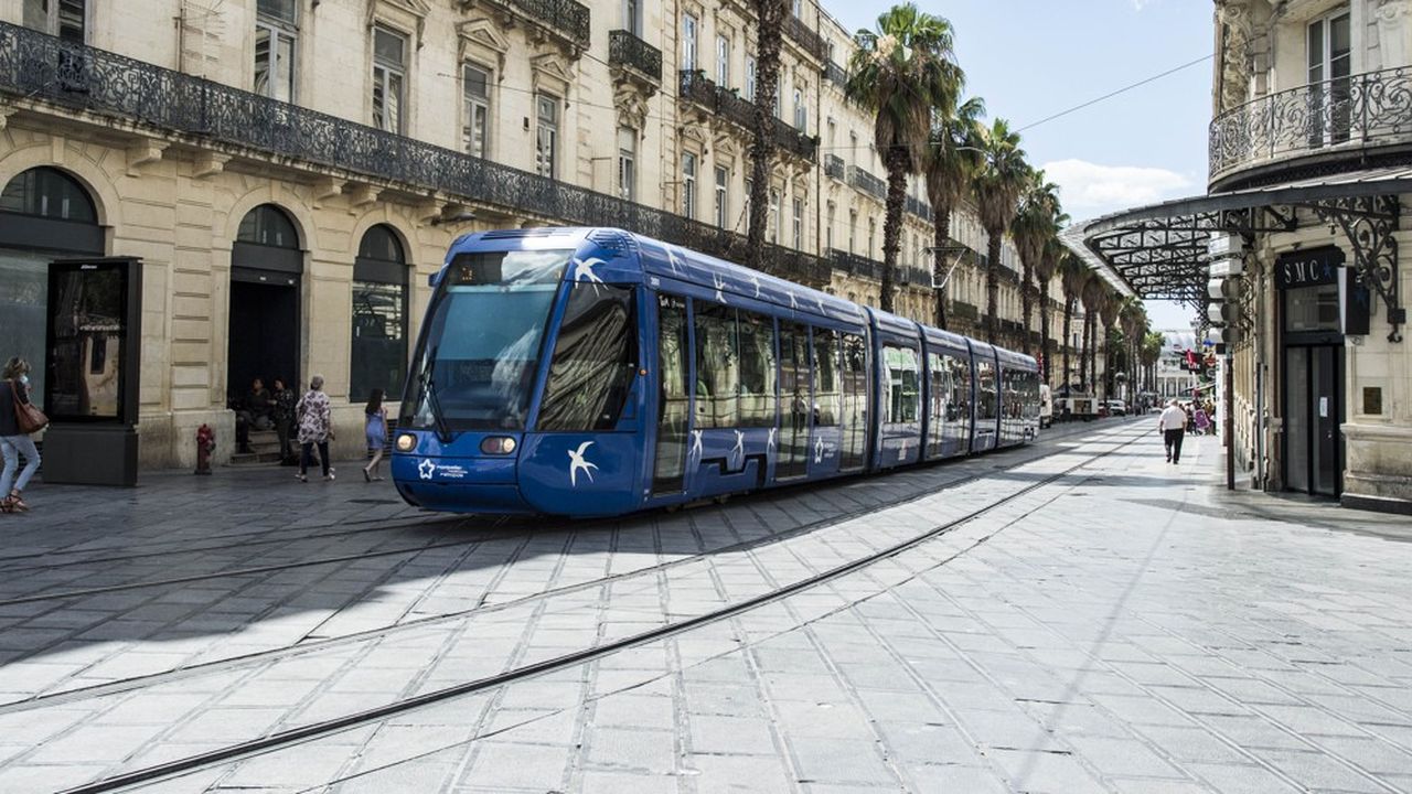 Selon les agglomérations, les transports publics transportent environ 40 à 60 % de leur clientèle habituelle. Ici, une des lignes de tramway de Montpellier (Hérault)