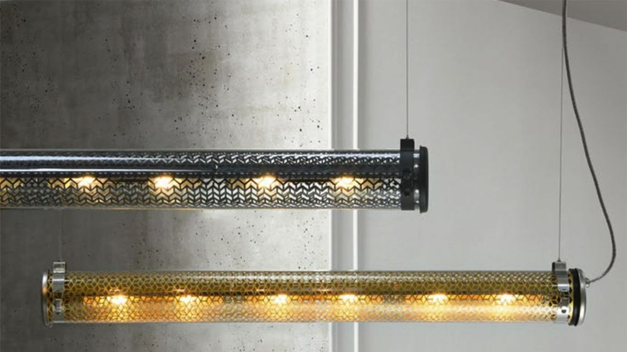 Pour la gamme Paname, Normal Studio a entouré les tubes de lumière d'une dentelle métallique.