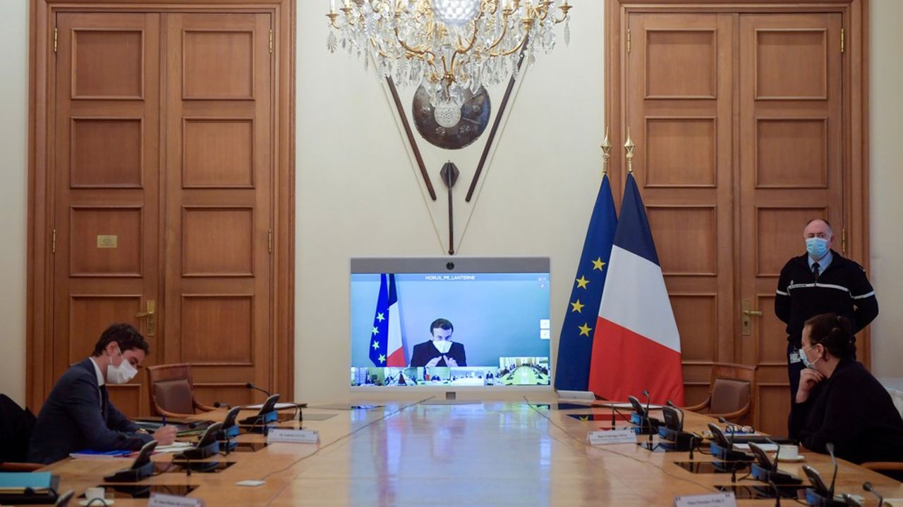 Devant les ministres, Emmanuel Macron a évoqué une « mutation problématique » du virus