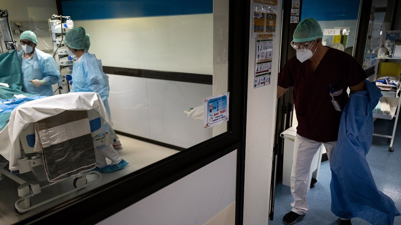 La France a enregistré 11.795 nouvelles contaminations par le coronavirus et 802 décès supplémentaires dus à l'épidémie mardi.