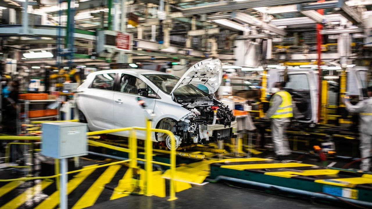 La production de voitures électriques en France (ici la Renault Zoe à Flins) doit atteindre 1 million d'unités en 2025.