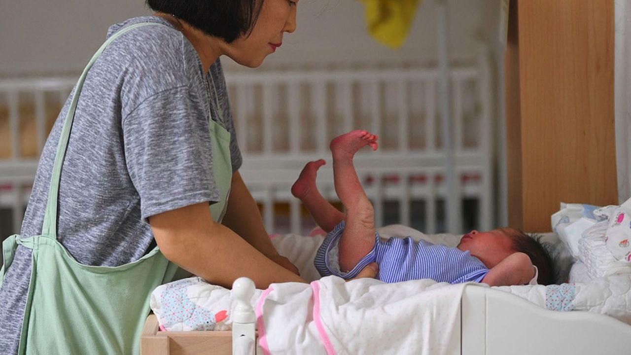 Sur les dix premiers mois de l'année, le nombre de nouveau-nés a chuté de 9,3 % en rythme annuel.