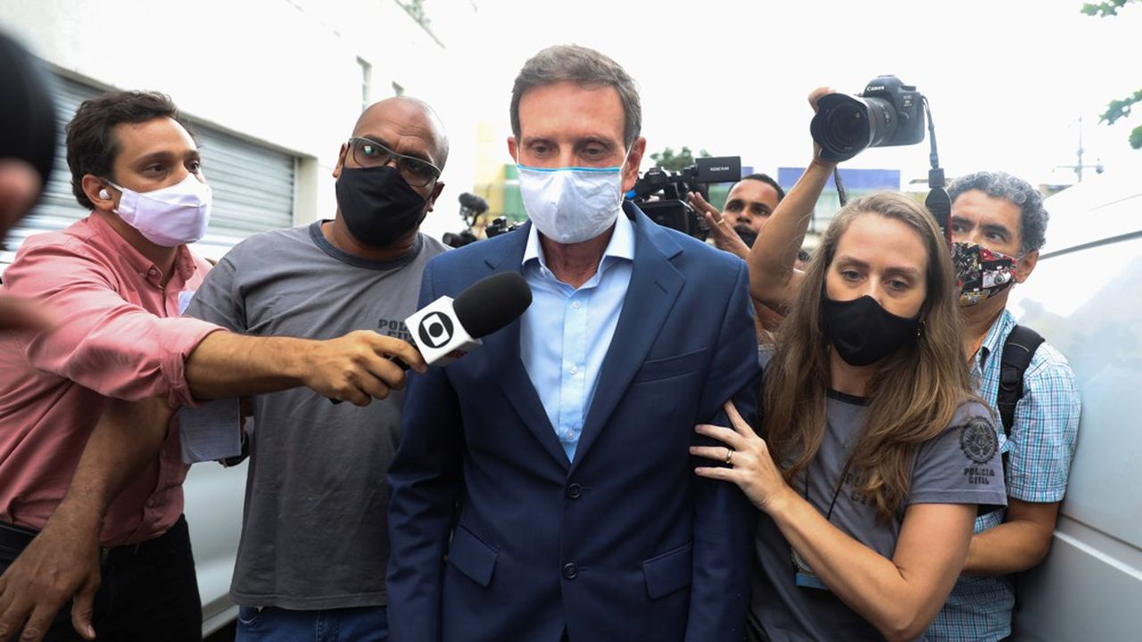 Marcelo Crivella, qui avait prédit durant la dernière campagne électorale que son adversaire finirait en prison, se retrouve battu aux élections municipales de Rio …et lui-même assigné à résidence.