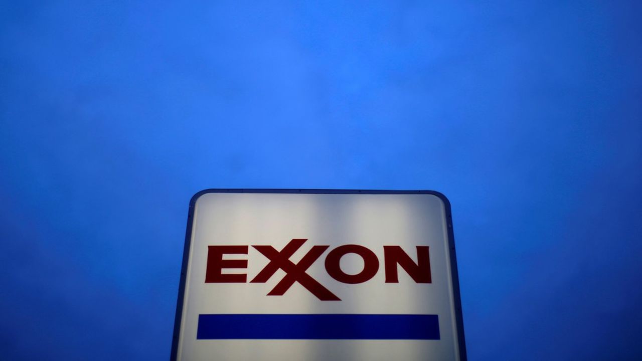 Première capitalisation boursière mondiale en 2013, ExxonMobil a été rétrogradée à la 55e place. La compagnie pétrolière américaine atteint à peine 8 % de la valeur d'Apple aujourd'hui.