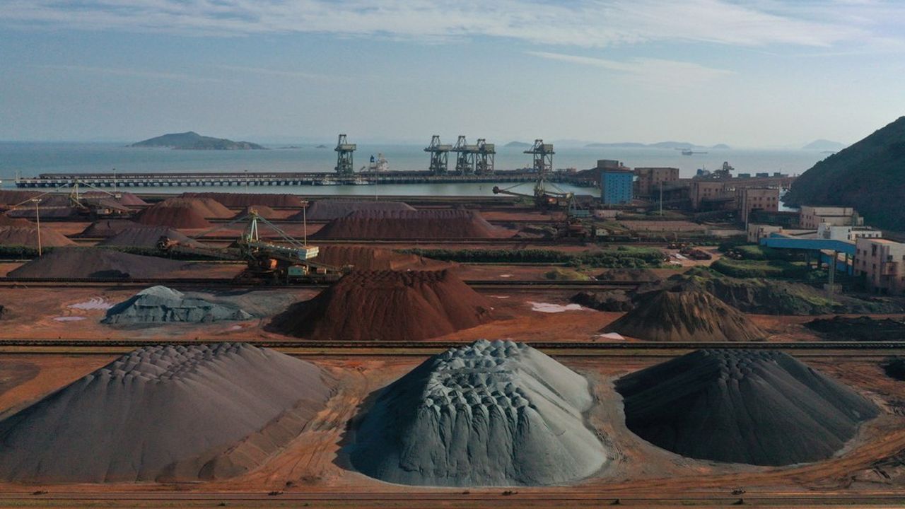 Des stocks et de minerais de fer au port de Zhoushan dans la province du Zhejiang en Chine.