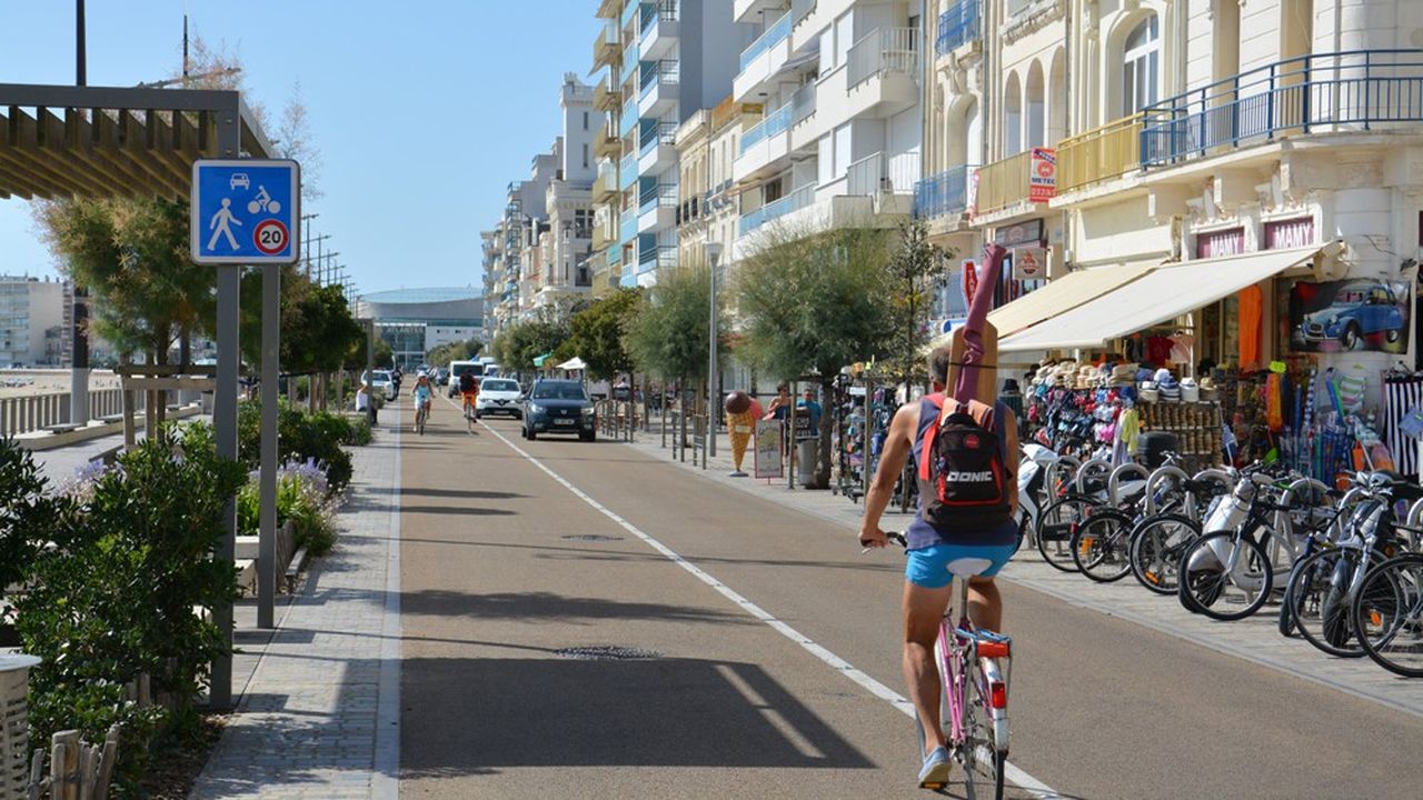 323 kilomètres d'itinéraires cyclables, dont 126 aménagés en milieu urbain et 197 balisés comme sentiers cyclables, sillonnent actuellement Les Sables d'Olonne Agglomération.