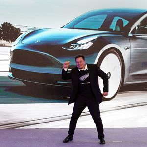 Tiré par l'envolée du cours de Bourse de Tesla, le patrimoine d'Elon Musk a gonflé de 130 milliards de dollars cette année, faisant de l'entrepreneur la deuxième fortune mondiale.