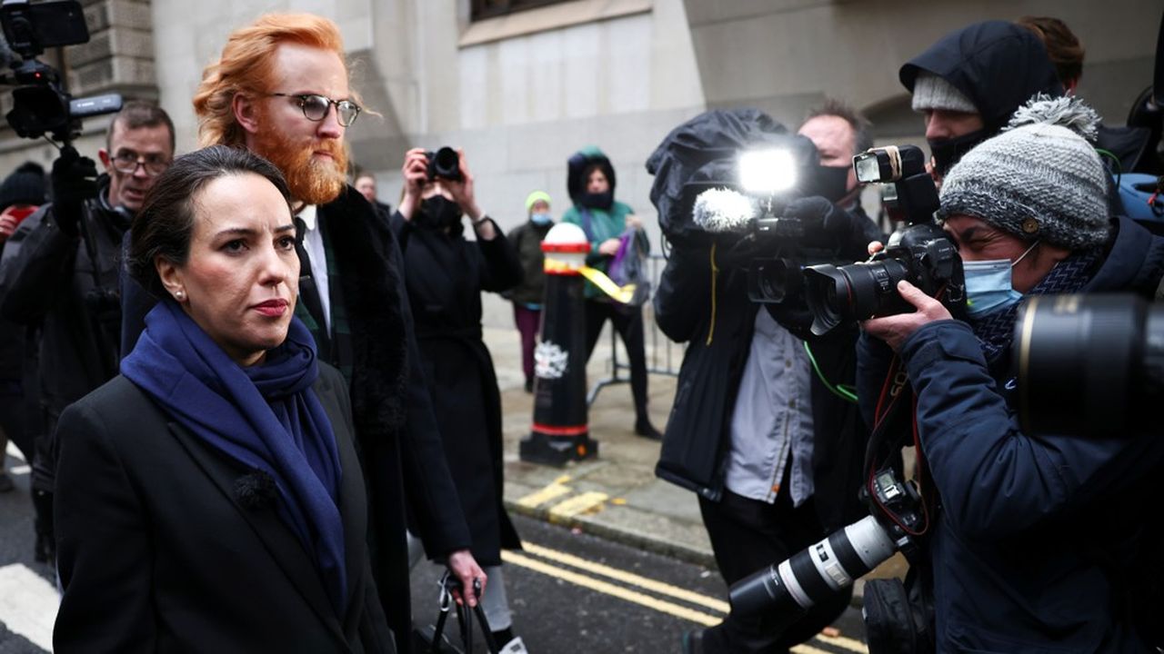 L'avocate Stella Morris, la conjointe du fondateur de WikiLeaks Julian Assange, arrive à la Cour criminelle de l'Old Bailey, ce lundi à Londres.