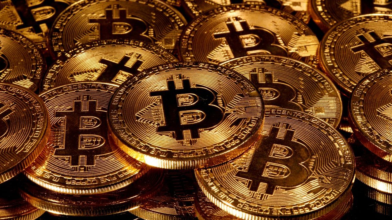 Le nouveau record historique du bitcoin n'a pas résisté à la réouverture des marchés ce lundi.