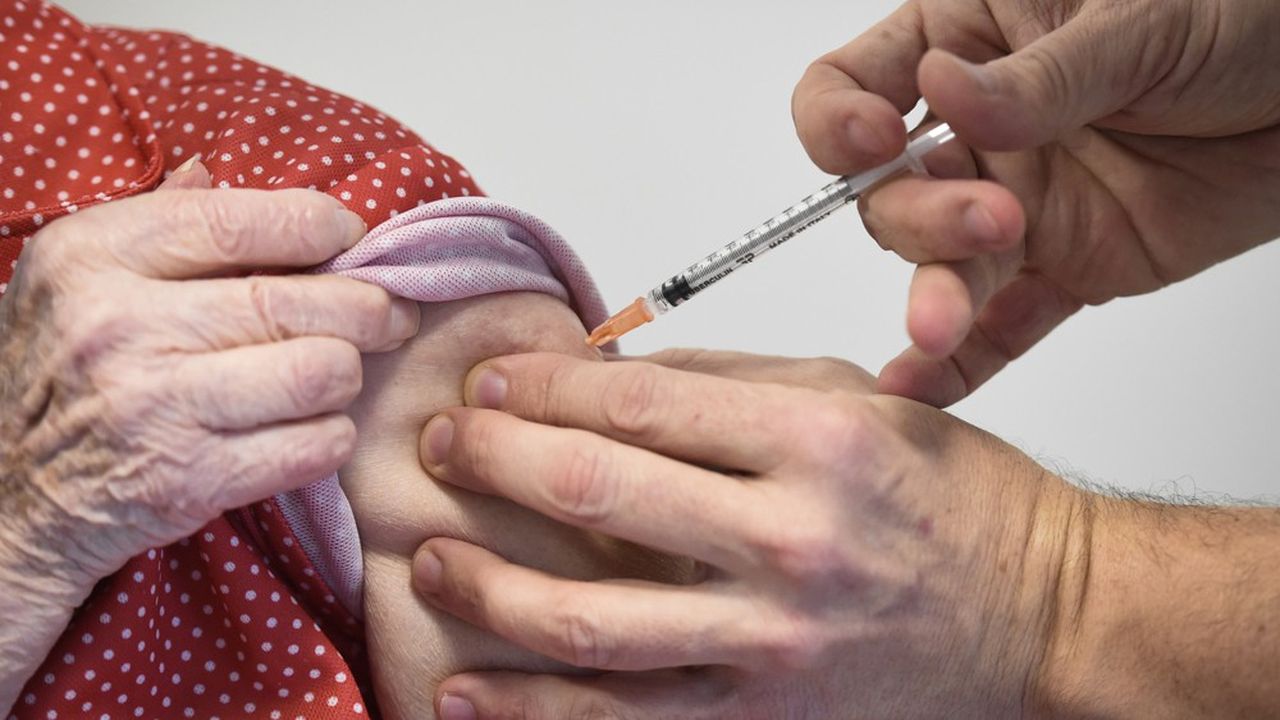 La vaccination va s'accélérer ces prochains jours pour les personnels soignants de plus de 50 ans, et dans les Ehpad à partir du 18 janvier.