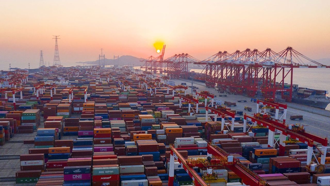 En 2020, le port de Shanghaï est en tête du classement mondial pour la onzième ann ée consécutive