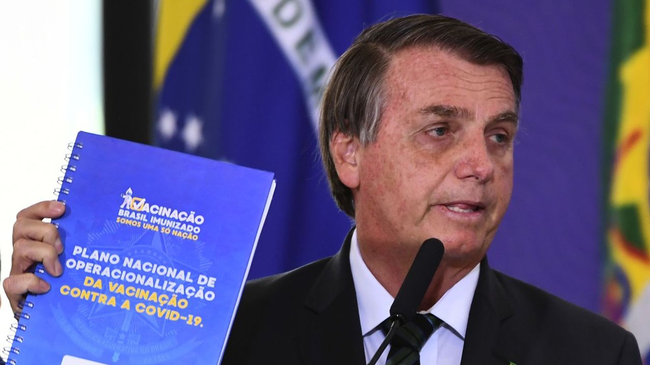 Jair Bolsonaro présente la campagne de vaccination, mais affirme qu'il ne se fera pas vacciner lui-même.