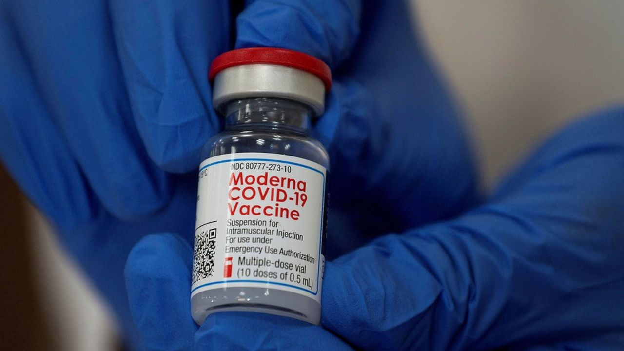 Le vaccin de Moderna peut se stocker à -20 degrés, loin des -70 ou -80 degrés réclamés par celui de Pfizer.