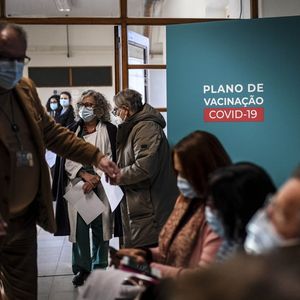 Face à la remontée rapide des contagions, les hôpitaux de Lisbonne sont appelés à cesser toute activité non urgente pour concentrer leurs efforts sur les soins intensifs.