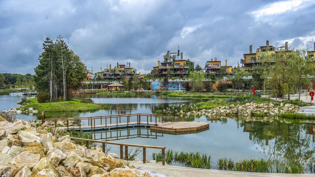 Groupe Pierre & Vacances Center Parcs exploite un parc de 45.800 appartements et maisons, situés dans 282 sites en Europe, dont Villages Nature Paris (notre photo), situé près de Disneyland Paris. En 2019-2020, il a accueilli près de 8 millions de clients.