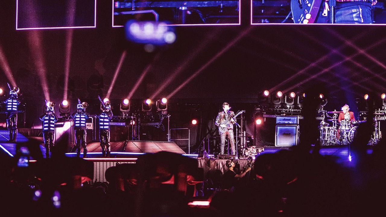 Le groupe britannique Muse en concert à l'Olimpico Stadium de Rome, en Italie, à l'occasion du Simulation Theory Tour, en juillet 2019. 