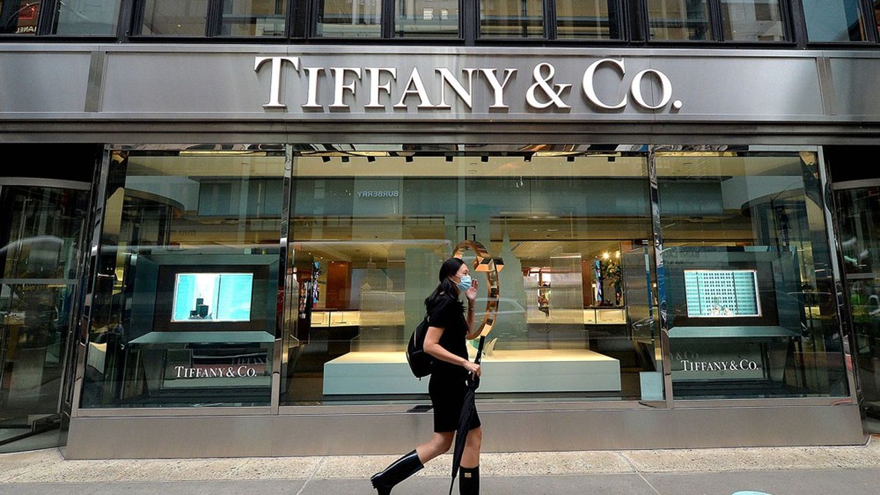 Le célèbre joaillier américain Tiffany a rejoint LVMH. Une opération à près de 16 milliards de dollars, un montant qui en fait - et de loin -, la plus importante de l'histoire du luxe.