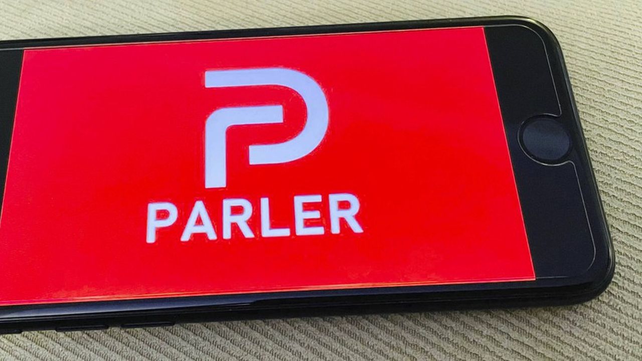 Fondé en 2018, Parler est un réseau de microblogging très apprécié de la droite radicale.