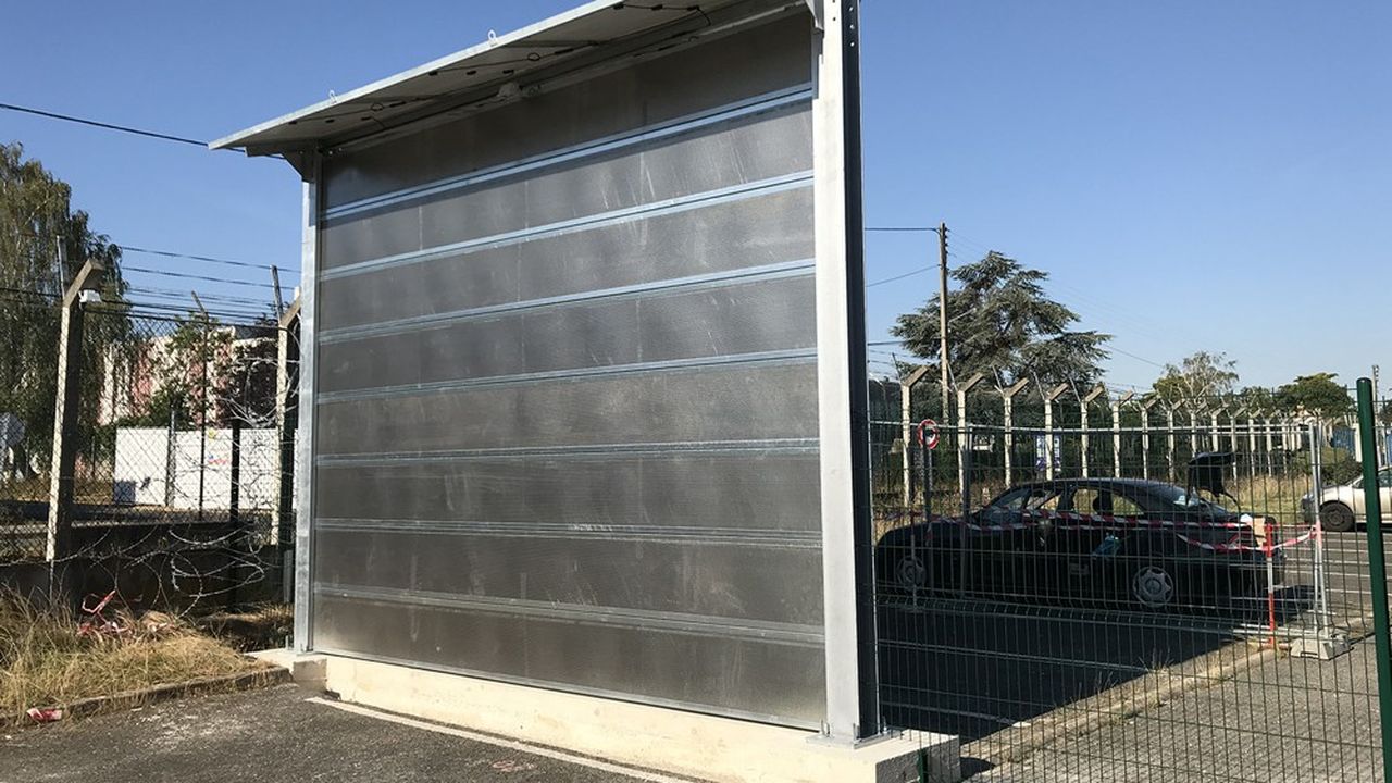 Un mur photovoltaïque antibruit est expérimenté aux Mureaux.