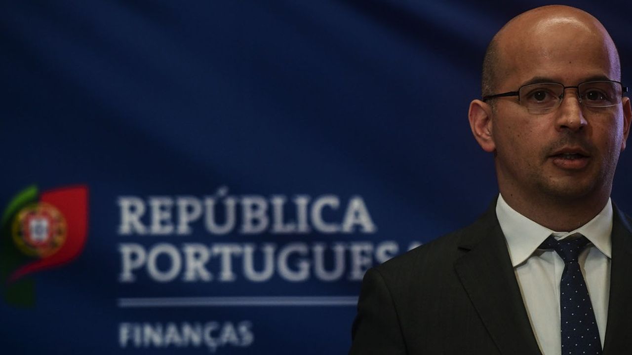 Le secrétaire d'Etat au Budget portugais, João Leão, dont le pays assure la présidence tournante de l'UE, lors de la réunion de mardi.
