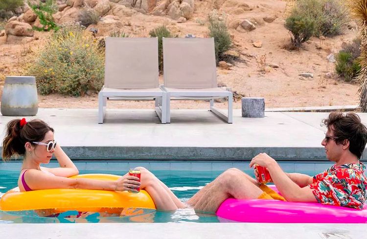 La comédie américaine «Palm Springs» a battu les records l'an dernier à Sundance, en se vendant pour 17,5 millions de dollars simultanément à une plateforme et un distributeur.©Hulu