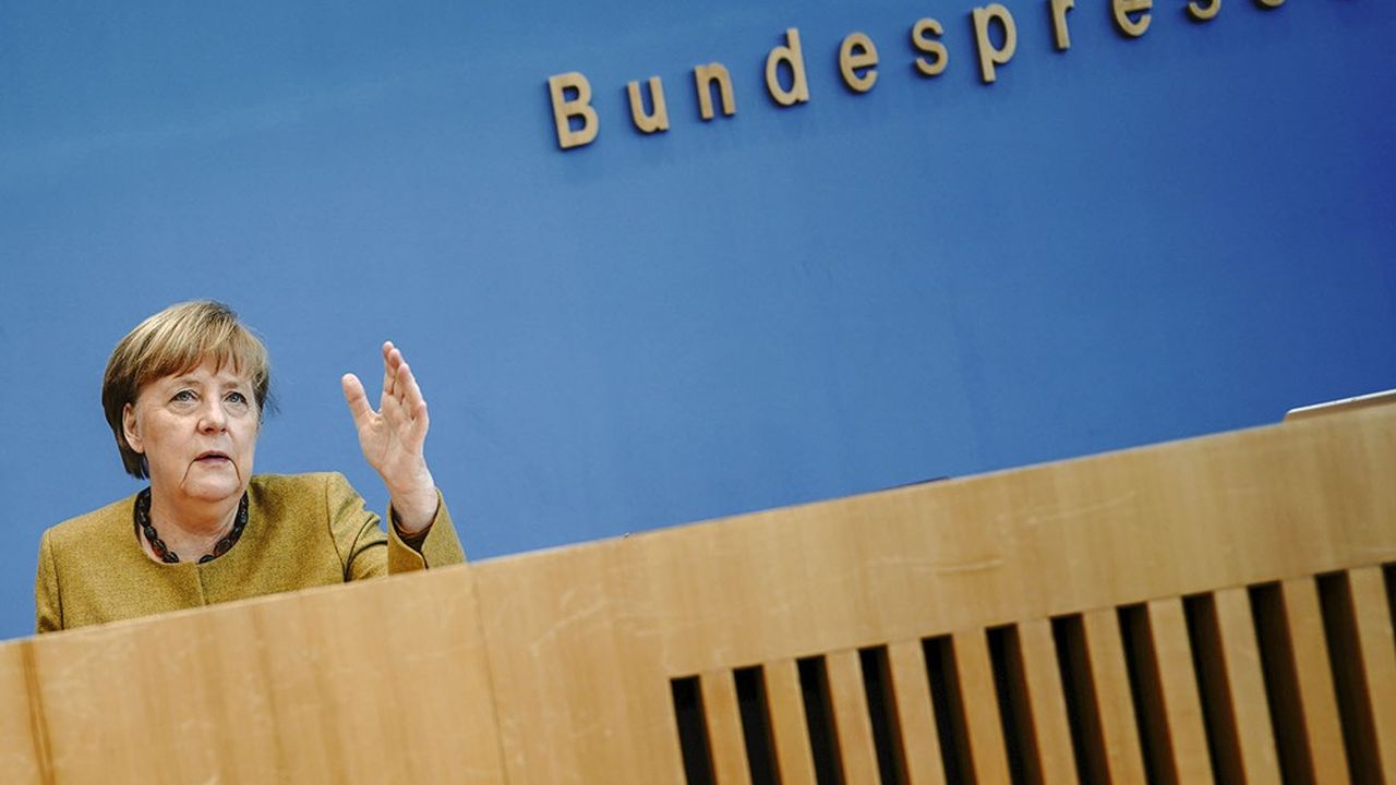 « D'un point de vue épidémiologique, l'UE constitue un seul territoire », a précisé Angela Merkel jeudi devant la presse. « Le contrôle aux frontières serait une mesure ultime mais ne peut être exclu », a-t-elle néanmoins prévenu. (Photo by Michael Kappeler/POOL/AFP)