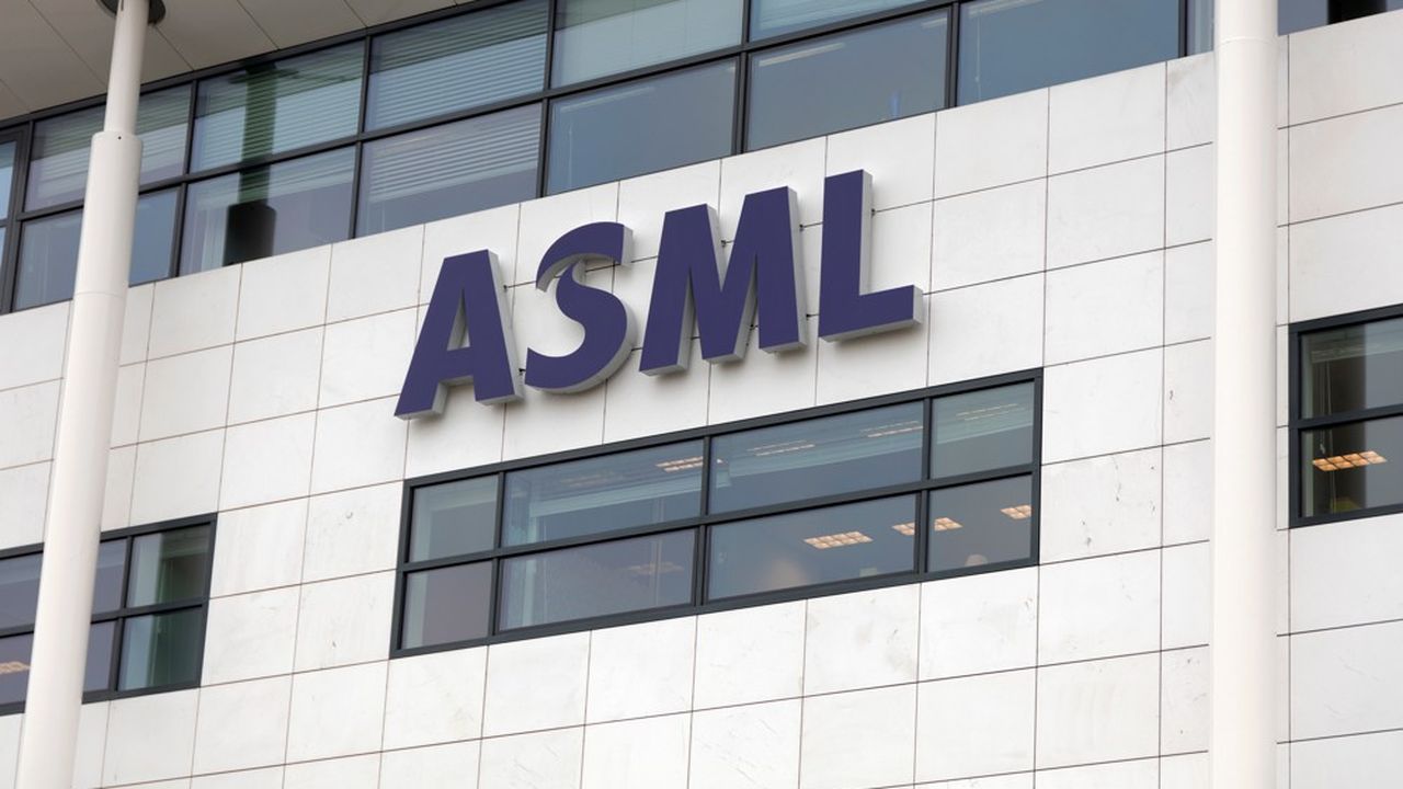 Le hollandais ASML fournit ses très chères machines de lithographie à rayonnement ultraviolet aux plus grands fabricants mondiaux de puces.