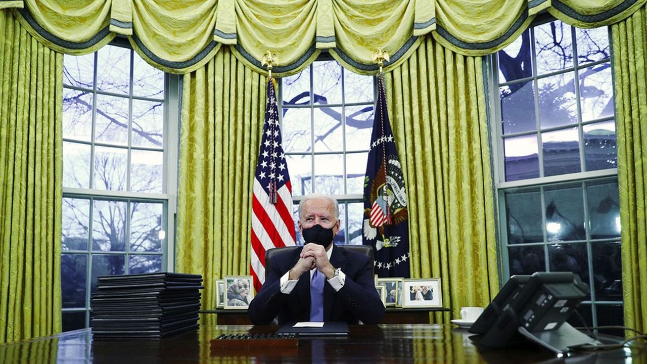 Le président des Etats-Unis Joe Biden a signé de premiers décrets dès son installation dans le Bureau Ovale, mercredi.