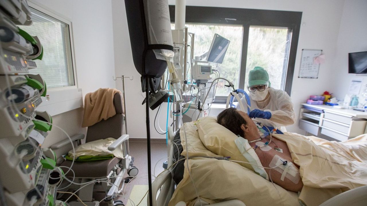 Le nombre de patients hospitalisés en France continue d'augmenter, à 25.735, dont 2.876 personnes en réanimation.
