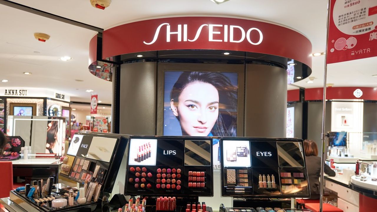 Masahiko Uotani, le PDG de Shiseido, avait prévenu que 2020 allait être particulièrement mauvaise pour l'entreprise qui a souffert au Japon, en Asie, mais aussi dans les boutiques d'aéroports où elle est très présente.