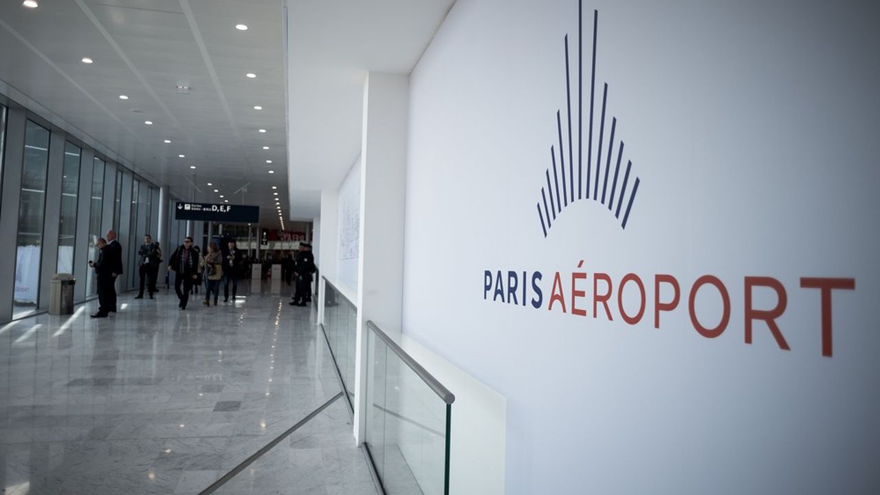 En décembre, le trafic des aéroports parisiens était encore inférieur de 75,7 % à celui de décembre 2019.