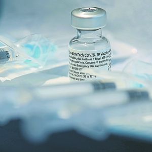 S'agissant du vaccin Pfizer-BioNTech, il faut rappeler que produire de l'ARN à l'échelle industrielle est une première.