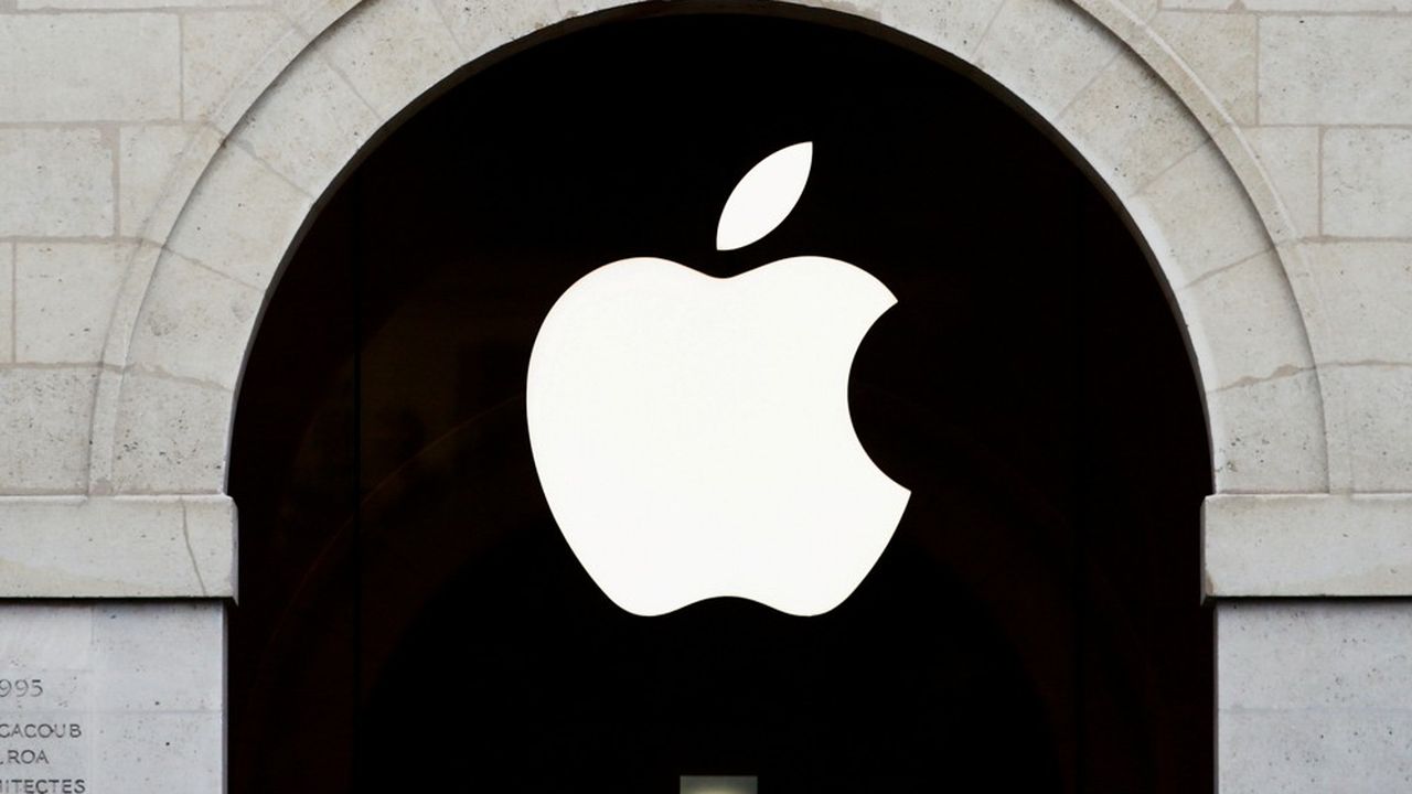 Apple a aujourd'hui une capitalisation boursière de près de 2.400 milliards de dollars.