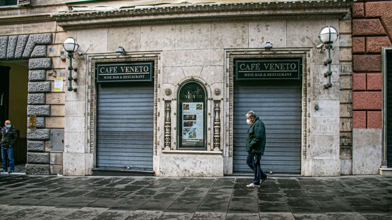 En Italie, 76 % des entreprises affichent des indicateurs qui pourraient les conduire à la faillite, selon les analystes de Bankitalia. 305.000 PME, principalement dans le domaine de la restauration et du commerce, ont déjà disparu.
