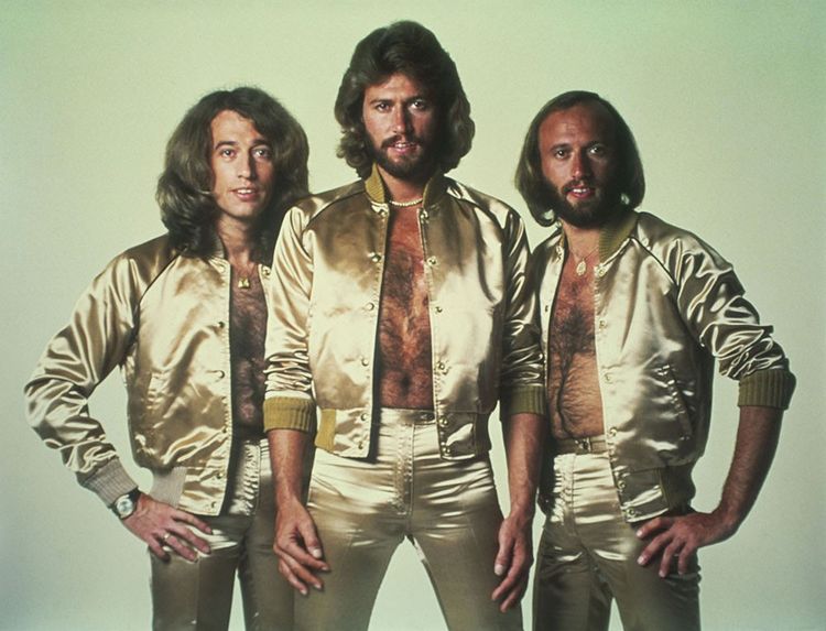 Les frères Gibb, Barry (au centre), Robin et Maurice, alias les Bee Gees, en 1980.