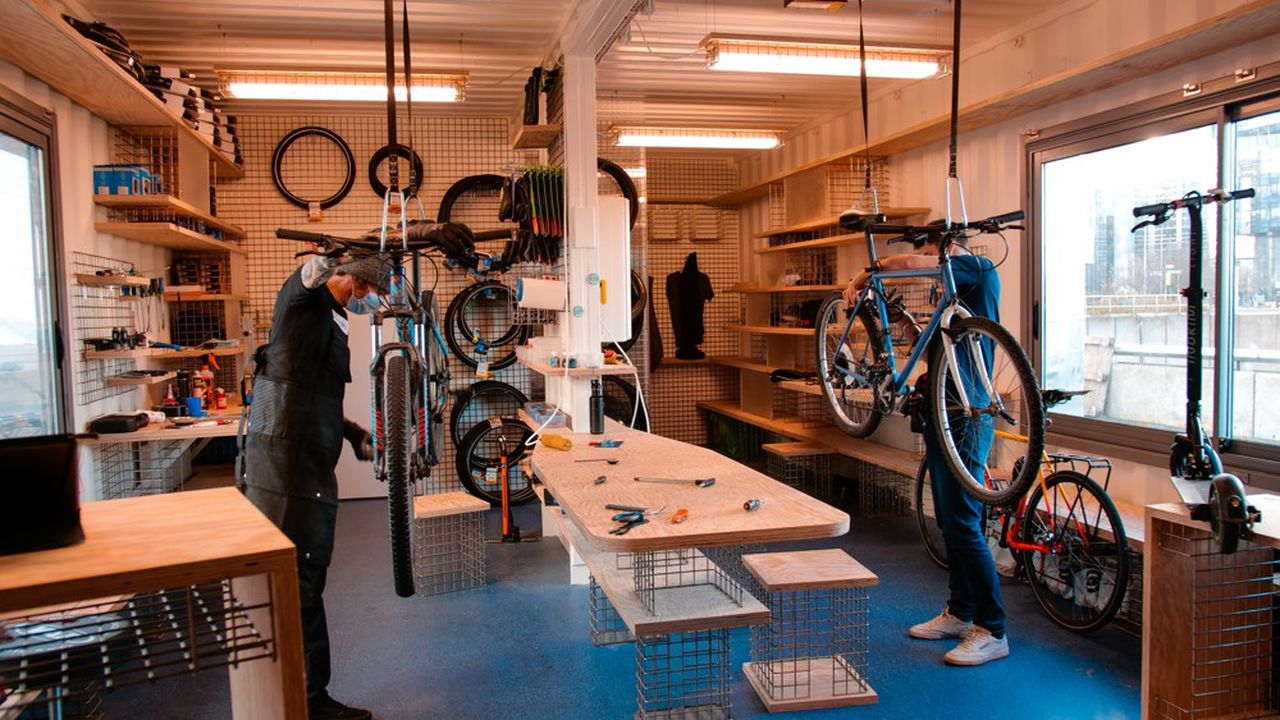Installé sur l'esplanade depuis le début du mois de janvier, cet atelier répond à la demande grandissante de services liés au vélo