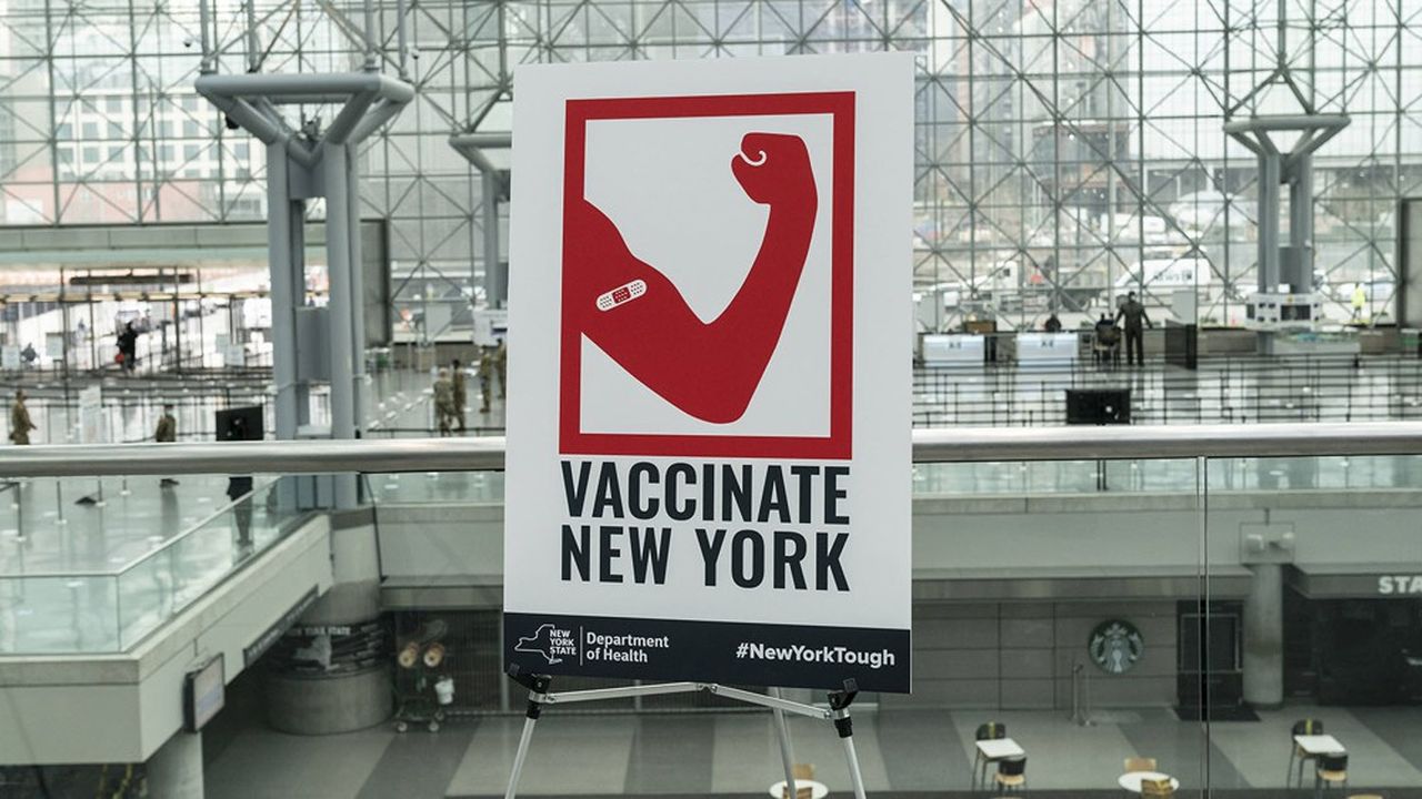 Partout, les pays développés, comme ici à New York, ont démarré leurs campagnes de vaccination en décembre, voire début janvier pour les Européens.