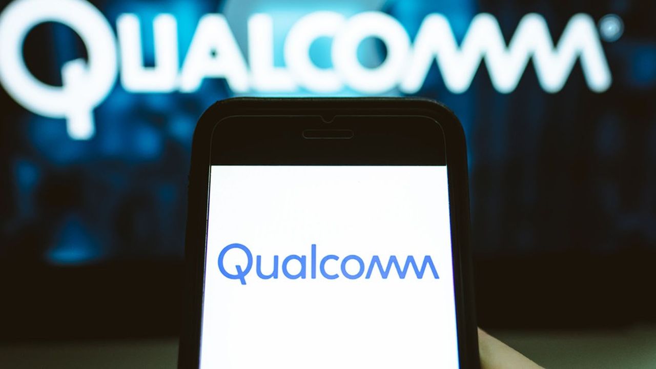 Qualcomm est le géant américain des puces pour smartphones, avec plus de 21 milliards de dollars de chiffre d'affaires sur l'année 2020 (exercice décalé).