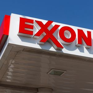 La compagnie pétrolière Exxon Mobil et son concurrent Chevron ont eu des discussions pour envisager une fusion.