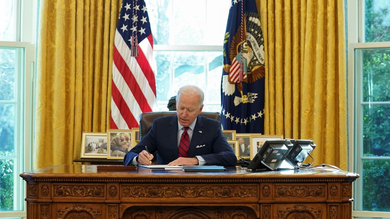 Joe Biden a signé une trentaine de décrets depuis le 20 janvier dont un texte visant à encourager les institutions publiques à se fournir auprès des entreprises américaines.