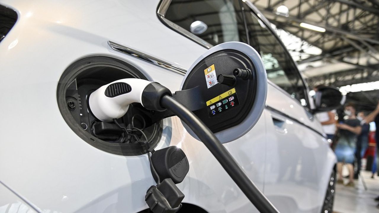 Entre décembre 2020 et janvier 2021, les immatriculations de voitures 100 % électriques en France ont plongé de 68 %.