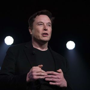 En janvier 2021, Elon Musk est devenu l'homme le plus riche de la planète avec une fortune estimée à 199 milliards de dollars.