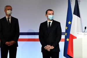 Le ministre de l'économie Bruno Le Maire (à gauche) et le ministre des Comptes publics Olivier Dussopt (à droite), en septembre 2020, à Paris.