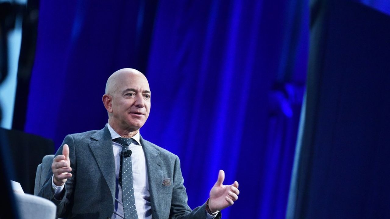 Jeff Bezos a annoncé dans un courrier aux salariés d'Amazon qu'il quitterait son poste de directeur général au troisième trimestre.