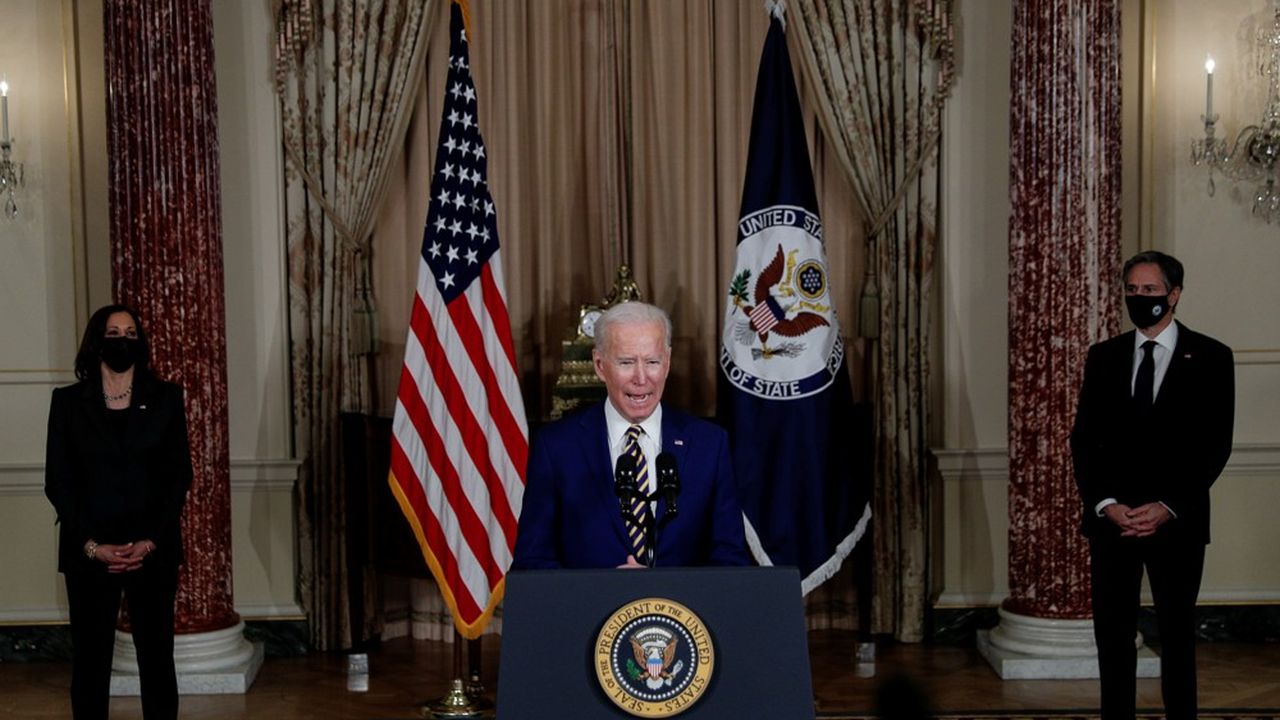 Joe Biden s'est rendu au département d'Etat jeudi et y a tenu un discours d'une vingtaine de minutes en présence de la vice-présidente, Kamala Harris, et du secrétaire d'Etat, Antony Blinken.