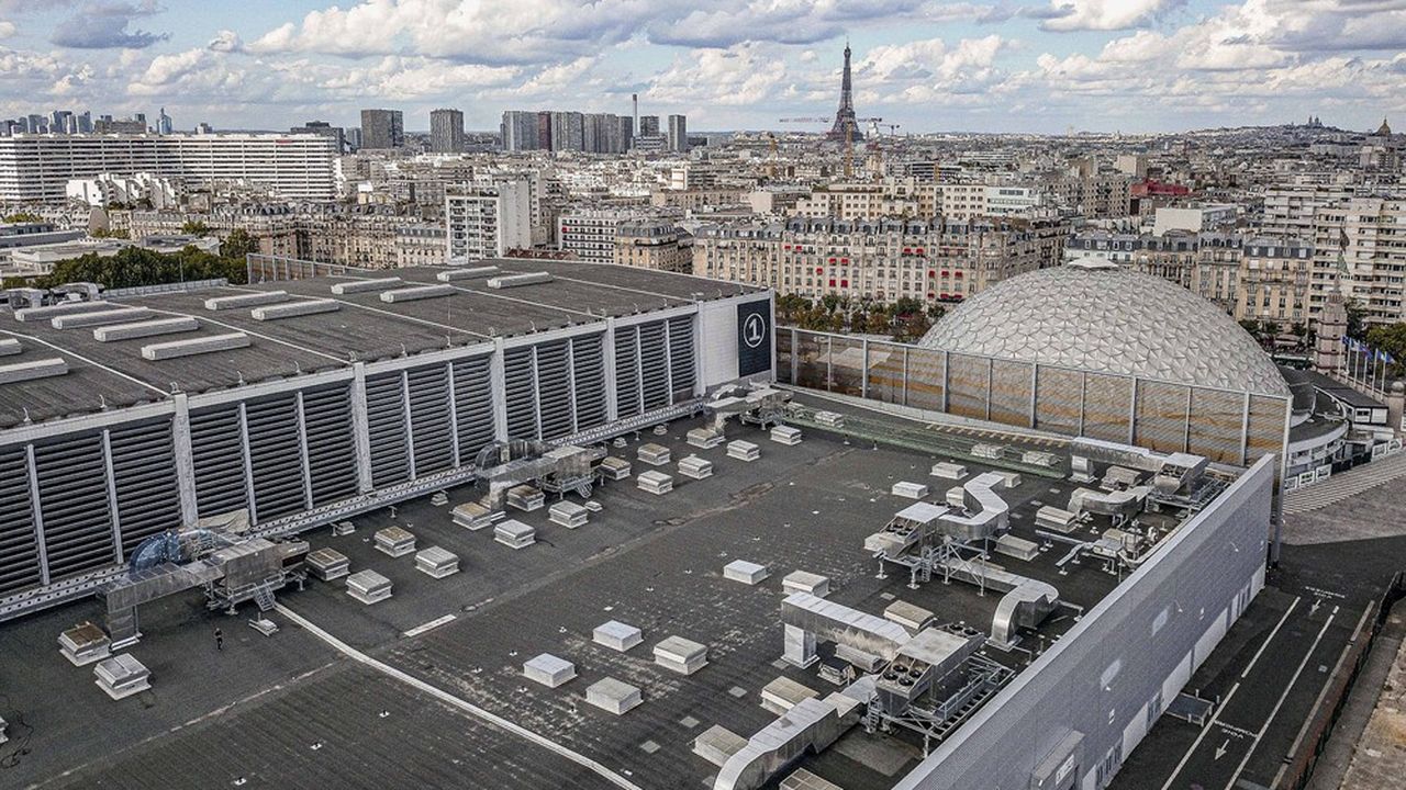 Paris Expo Porte de Versailles, désespérément vide, pour cause de fermeture administrative.