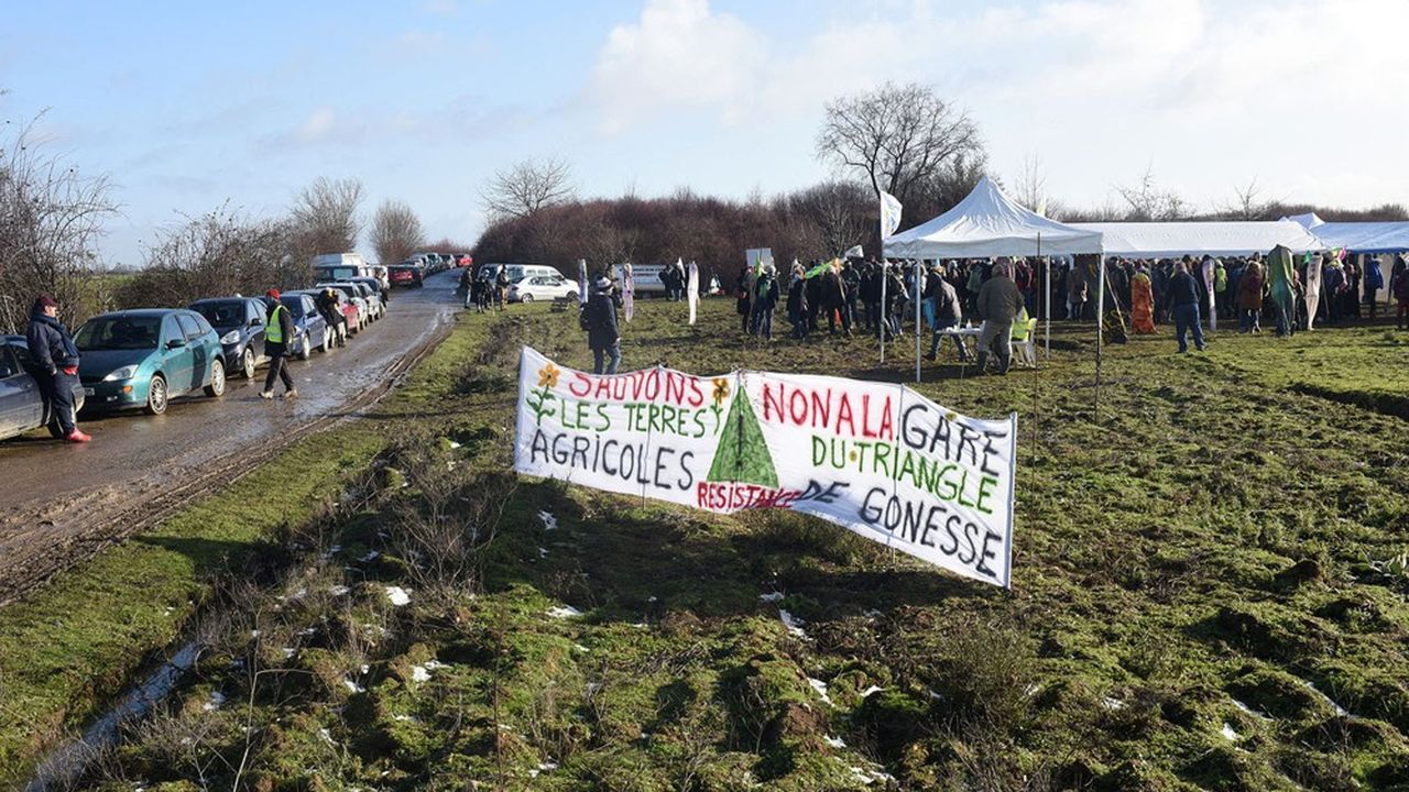 Le 7 février, les militants des associations écologiques ont décidé d'occuper le Triangle de Gonesse et de les déclarer ZAD.