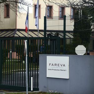 Fin 2020, Fareva avait repris deux unités de production du groupe Pierre Fabre à Idron (Pyrénées-Atlantiques) et Saint-Julien-en-Genevois (Haute-Savoie).